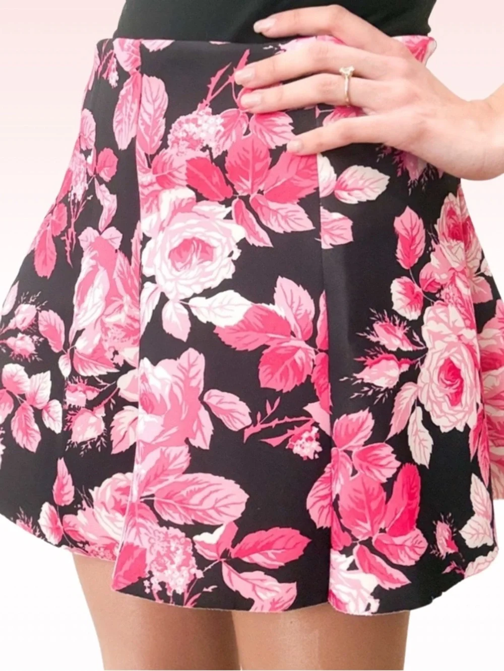 FOREVER 21 Black & Pink Floral Rose Mini Skirt (Sz M)